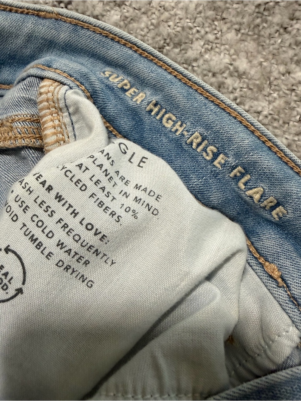 American Eagle Outfitters Light Blue High-Rise Flare Jeans - Picture 7 of 9